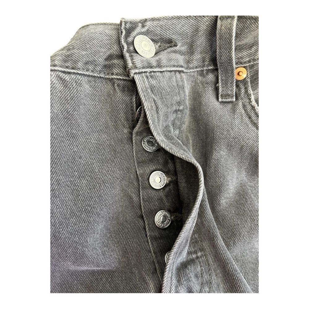 Levi's 501 Jeans Black Button Fly Frayed Hem Ankle High Rise Size 31x26 Waist 31 - Picture 6 of 9